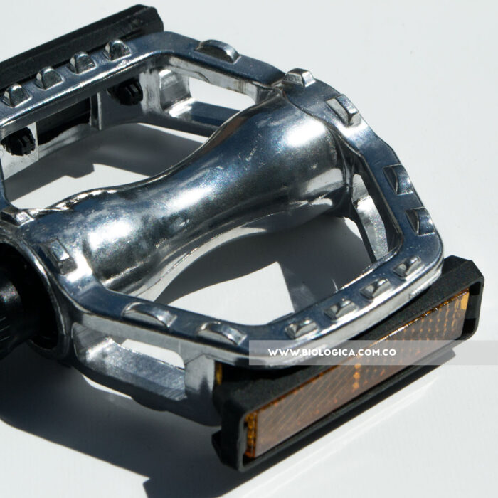 pedal-metalico-pequeño-bicicleta-moto-0002c