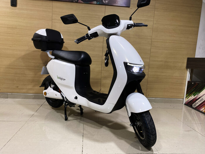 moto-electrica-biologica-neva-2023-blanca-7 moto-electrica-biologica-neva-2023-blanca-7