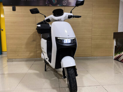 moto-electrica-biologica-neva-2023-blanca-8